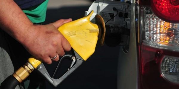 Governo do RS anuncia redução do ICMS para gasolina e energia