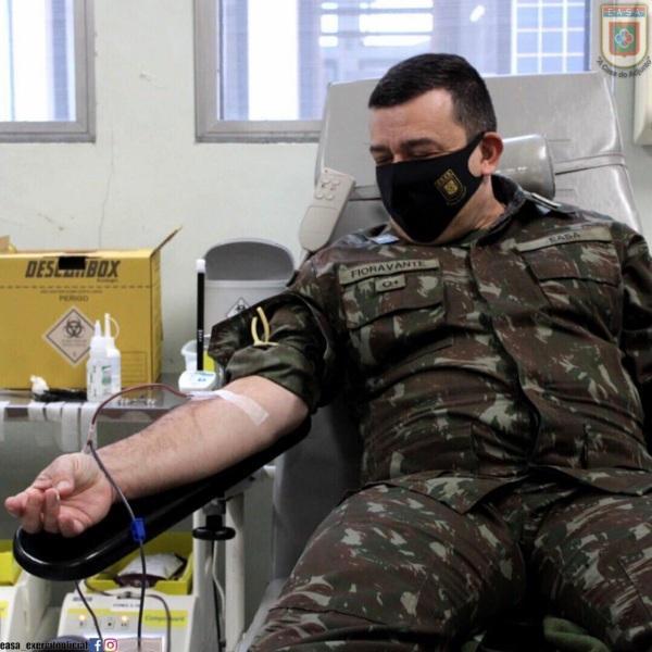 Comandante e militares da EASA doam sangue na campanha 