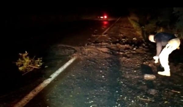 PRF atua para evitar danos e acidentes tapando buracos na via em Panambi
