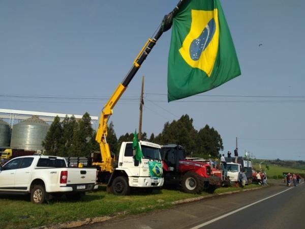 Carreata e manifestações em prol do Governo Bolsonaro em Cruz alta