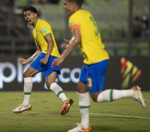 Mesmo apresentando um fraco futebol, o Brasil derrotou a Venezuela por 3 a 1, 