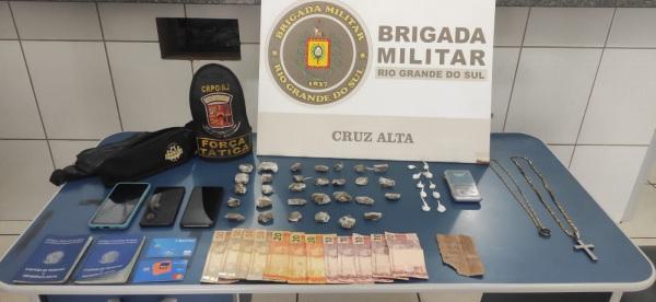 Dois indivíduos são presos pela Brigada  por tráfico de drogas em Cruz Alta