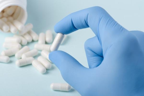 Medicamento reduz em 38% risco de morte em pacientes internados com covid