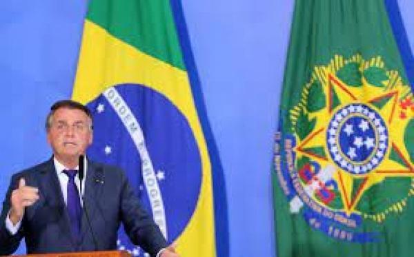 Bolsonaro diz que não teve intenção de agredir Poderes