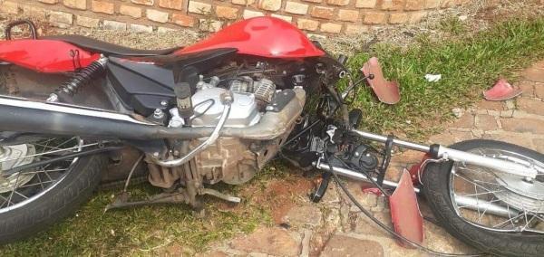 Colisão entre carro e motocicleta deixa jovem ferido em Cruz Alta