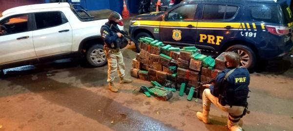 PRF prende dois traficantes e apreende 590 kgs de maconha no norte do estado 
