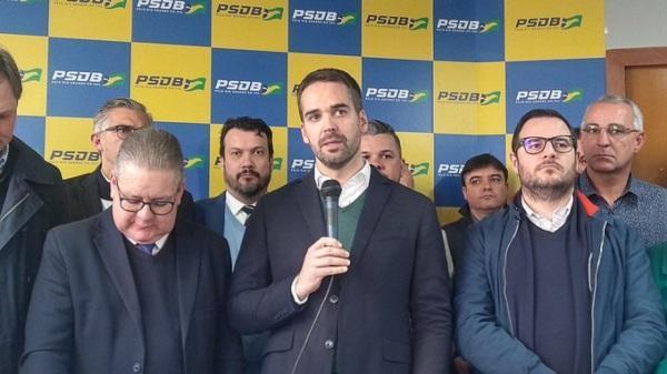Ex-governador Eduardo Leite anuncia pré-candidatura ao governo do RS