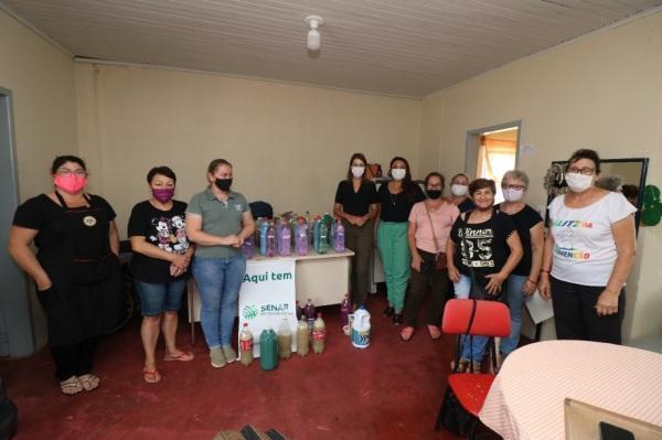 Integrantes do Ateliê Municipal Mães Arteiras participam de capacitação