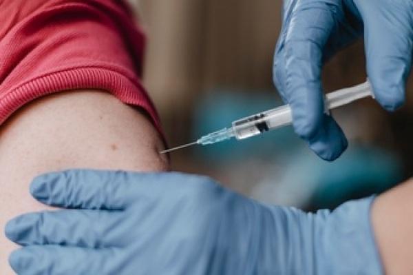 Sexta-feira tem vacinação contra a Covid-19 em adultos e crianças