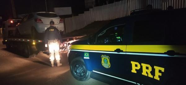 Em abordagem em Ijuí, a Polícia Rodoviária Federal recuperou carro roubado