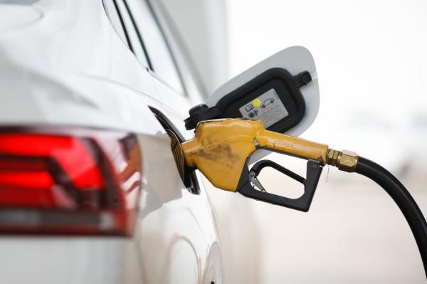 Petrobras anuncia redução de R$ 0,20 no preço da gasolina a partir de quarta