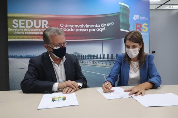 Convênio do Pavimenta foi assinado em Porto Alegre pela Prefeita Dr. Paula
