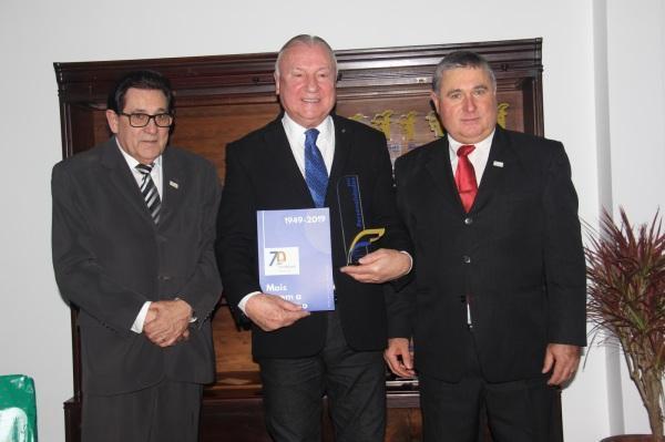 Presidente da Agert recebe  Troféu do Sindilojas  em Cachoeira do Sul