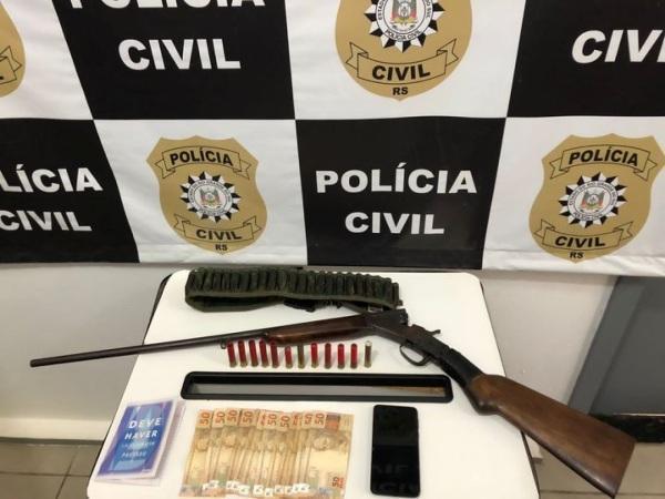 Policia Civil efetua prisão de homem por posse ilegal de arma de fogo
