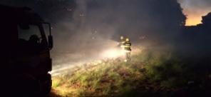 Fogo em vegetação mobiliza o Corpo de Bombeiros de Cruz Alta na noite da terça