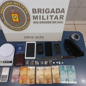 Brigada Militar de Cruz Alta prende homem de 23 anos por tráfico de drogas