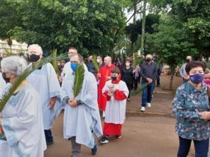 Cristãos celebram o Domingo de Ramos em Cruz Alta