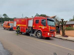 Bombeiros controlam incêndio em residência no bairro Vila Hilda