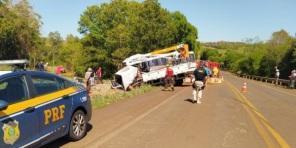 Acidente com ônibus e caminhão deixa oito feridos em Guarani das Missões 