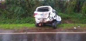Carro da secretaria de Saúde de Ajuricaba colide contra árvore na RS 342