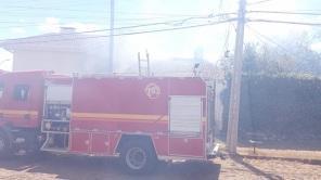 Bombeiros são acionados para combater incêndio no Bairro Bonini 2 em C. Alta