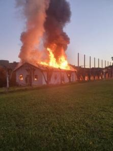 Igreja é destruída por incêndio em Itacuruçu, Oeste de SC