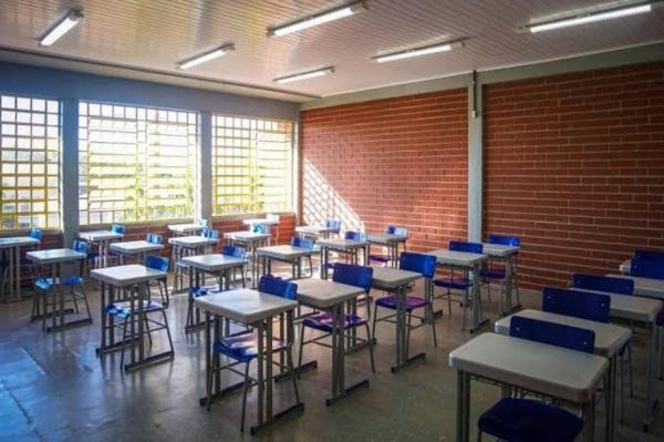 Juíza suspende aulas presenciais em escolas públicas e privadas do RS