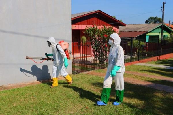 120 LITROS DE LARVICIDA : Simbiose doa para combate a Dengue em Cruz Alta