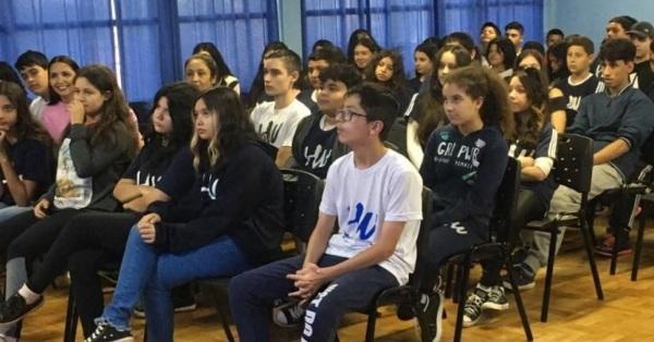 Centro de Referência Maria Mulher visita mais escolas de Cruz Alta