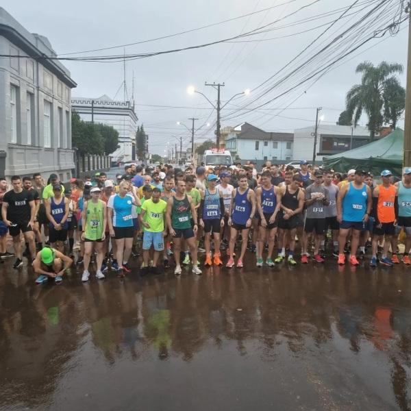 MUITA CHUVA>  41ª Rústica do Trabalhador foi realizada em Cruz Alta