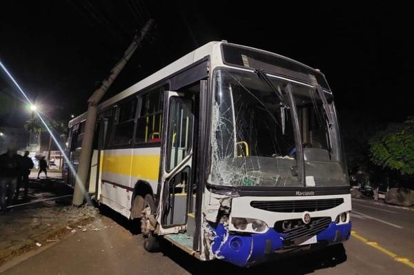 Homem furta ônibus e provoca acidentes em Soledade na noite da quinta