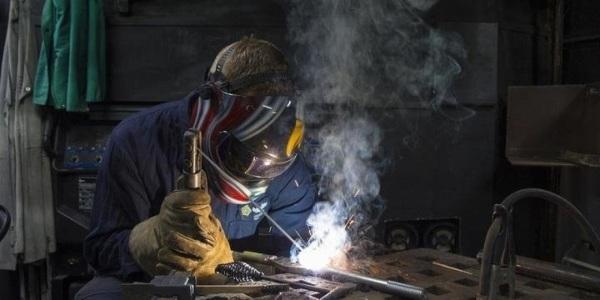 Economia cresce no 1º trimestre e volta ao patamar pré-pandemia, diz IBGE