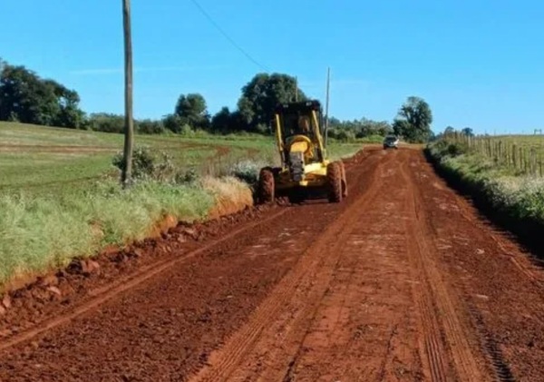 PEJUÇARA> Prefeitura aproveita dias de sol para recuperar estradas do interior