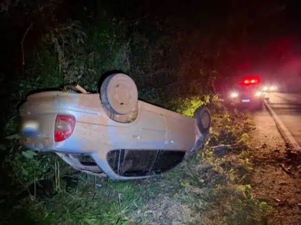 TRÂNSITO> Veículo Capota na ERS-342 Entre Ijuí e Cruz Alta na Noite de Sábado