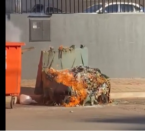 TARDE DA SEGUNDA> Incêndio em Contêiner de Lixo no Centro de Cruz Alta 