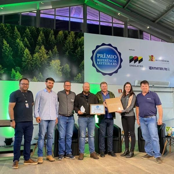 Produtores do sistema RTC/CCGL recebem prêmio Referência Leiteira na Expointer
