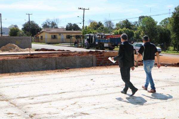 Prefeito visita obras de áreas de lazer