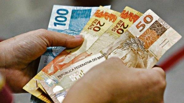 Salário mínimo passa a ser R$ 1039 