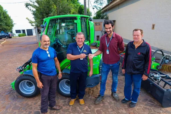 Município adquire maquinário para melhorar limpeza urbana