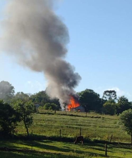 Incêndio destrói residência no Bairro Progresso;família pede ajuda com doações