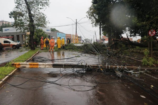 TEMPORAL> Equipes da Prefeitura, RGE e Coprel