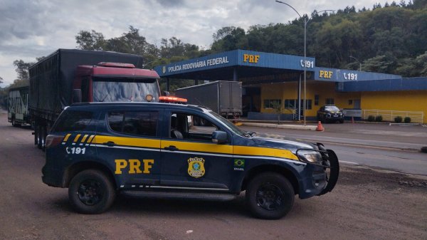 61 MULTAS NÃO PAGAS> PRF flagra caminhão com quase R$ 30 mil em multas em Ijuí