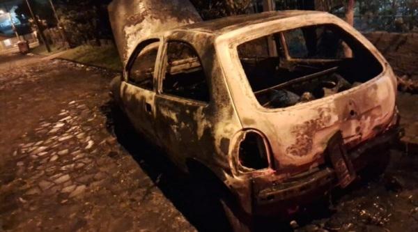 Veículo é destruido pelo fogo em Panambi 