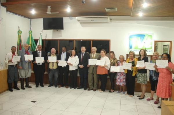 Dezesseis idosos participaram da Sessão do Vereador Idoso por um dia