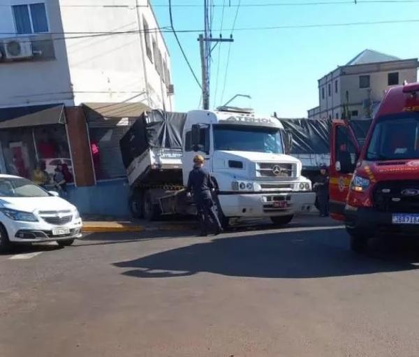 Caminhão desgovernado desce em ré e faz uma vítima fatal em Horizontina.