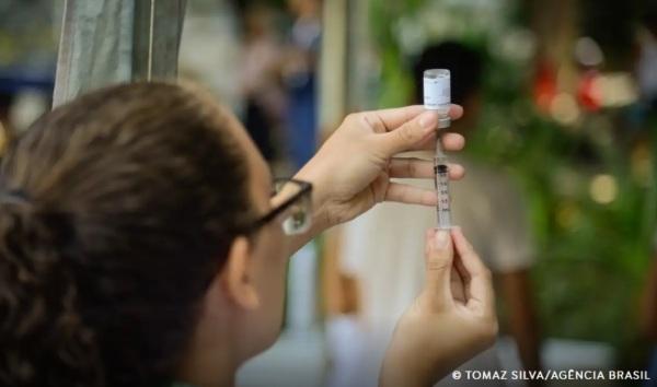 Estoques de vacinas estão 100% abastecidos, diz Ministério da Saúde
