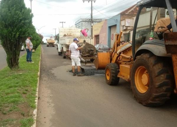 Prefeitura inicia operação tapa buraco em ruas e avenidas de Cruz Alta