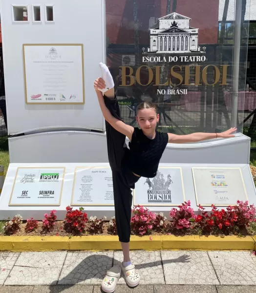 ENTRE 4 MIL CANDIDATAS> Bailarina Cruz-altense de 10 anos entra para o Bolshoi