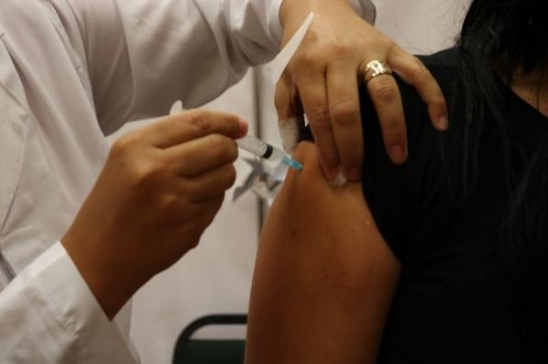 Vacinação contra a Covid segue nesta semana em nove unidades de saúde