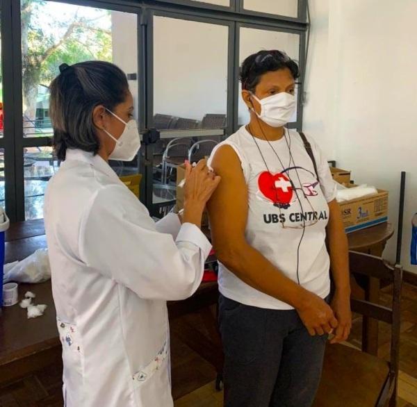 Vacinação contra Covid-19 de pessoas com comorbidades segue na terça-feira 